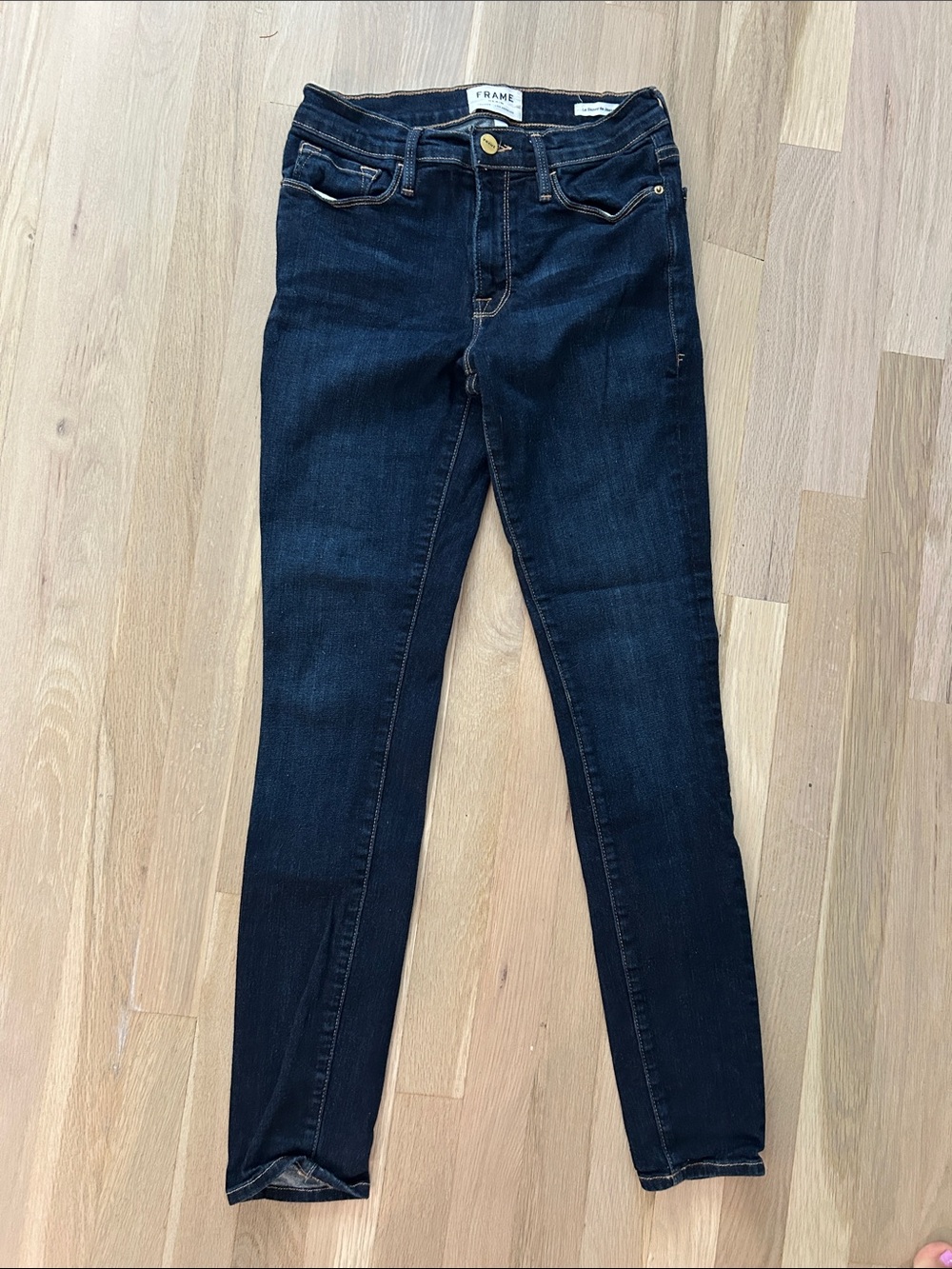 Frame Denim Skinny Jeans in Dark Indigo Wash
